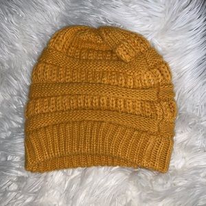 NWOT beanie! 💛